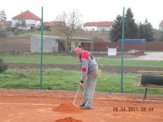 Brigáda tenisový kurt duben 2011&nbsp;Mirek Křovák